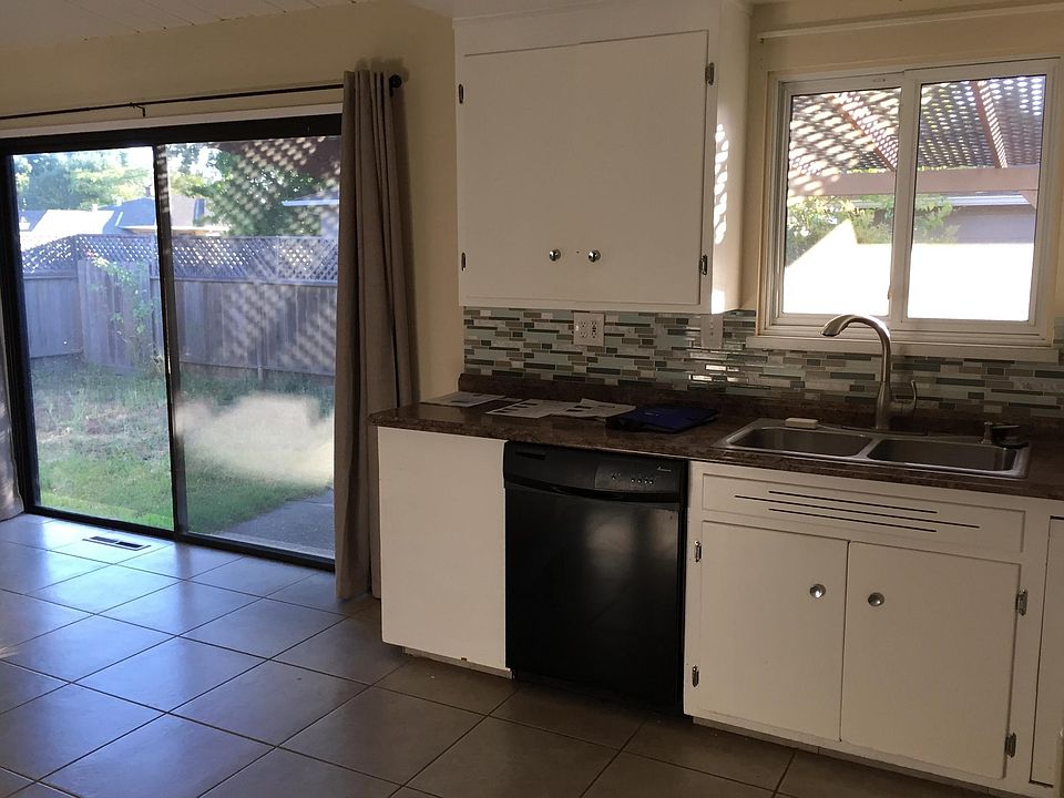 2nd image of 2105 Harris Ct
