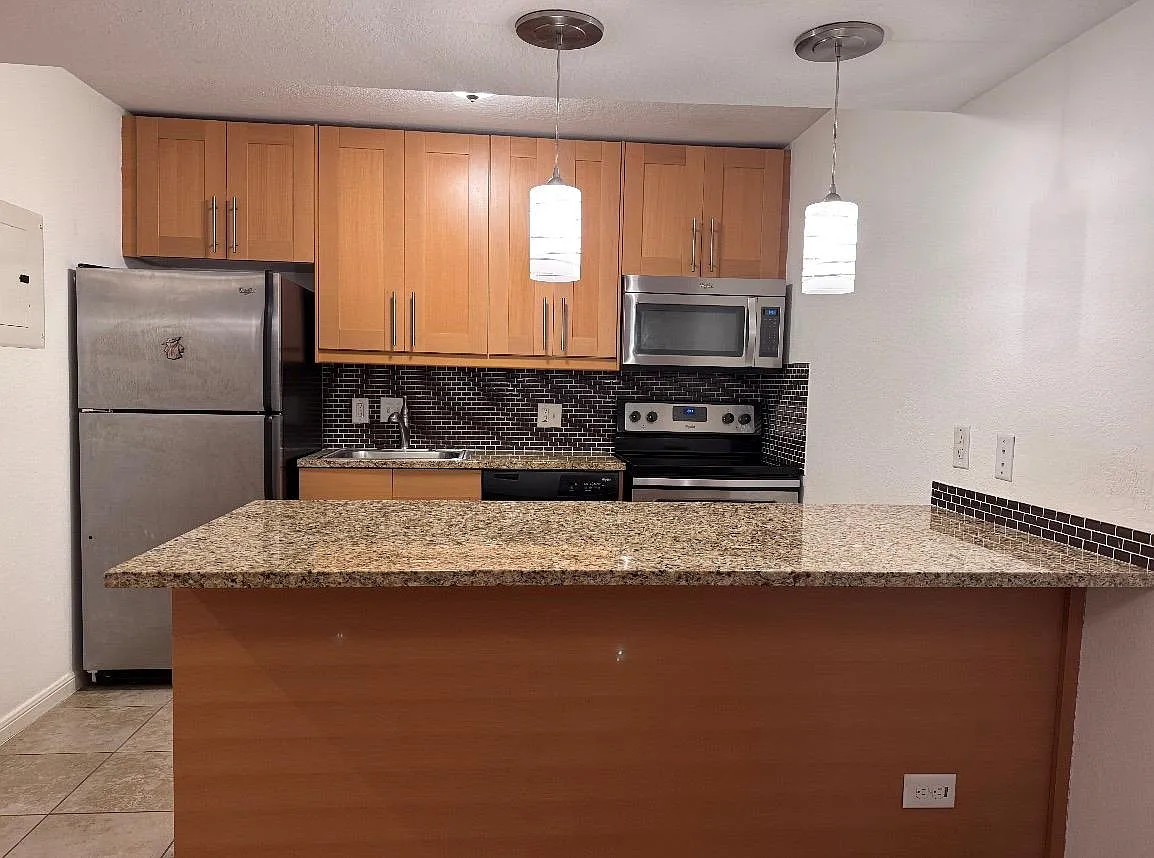 1 bed, 1.0 bath, 576 sqft, $1,225 — Photo 4