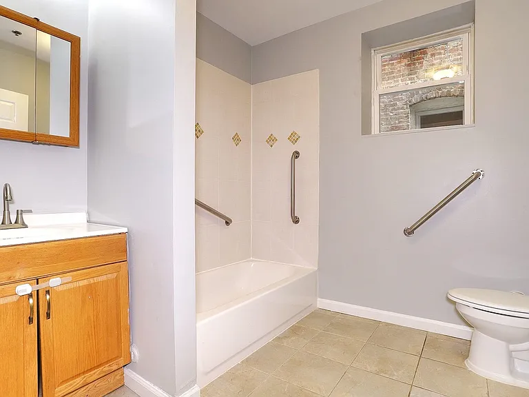 236 Van Horne St #1B — Photo 5