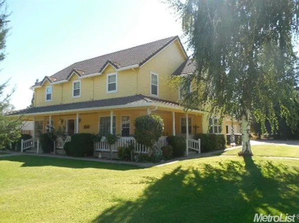 9917 Oak Knoll Ave, Oakdale, CA 95361