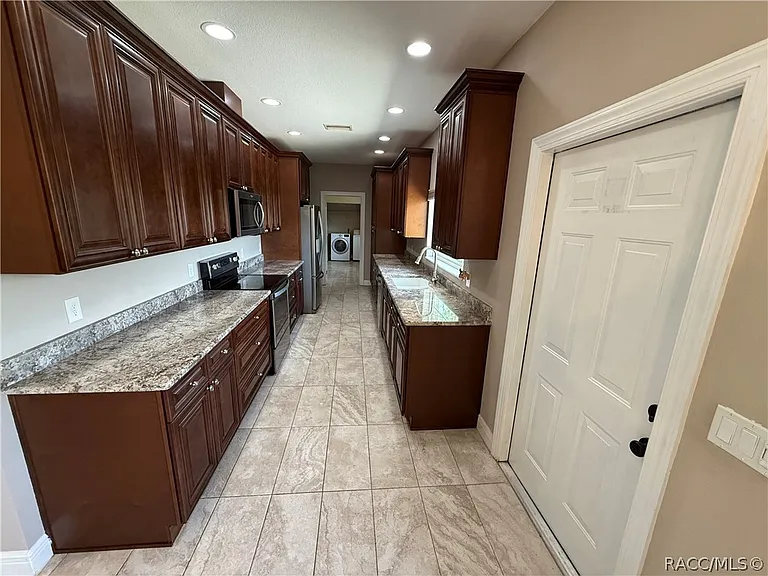 3047 W Kirkwood Pl — Photo 8