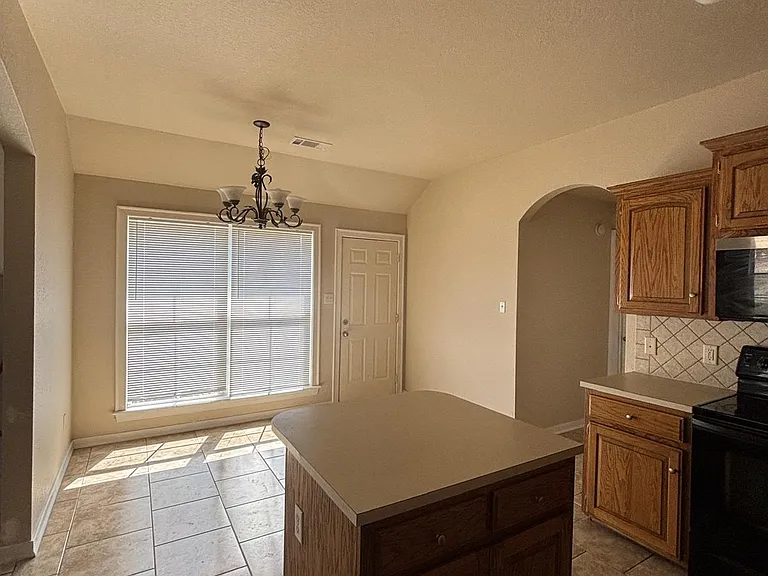 Kitchen / Dining Area