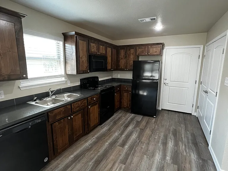 65 S Adams St — Photo 4