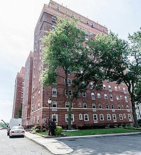 1st image of 70 S Munn Ave APT 802