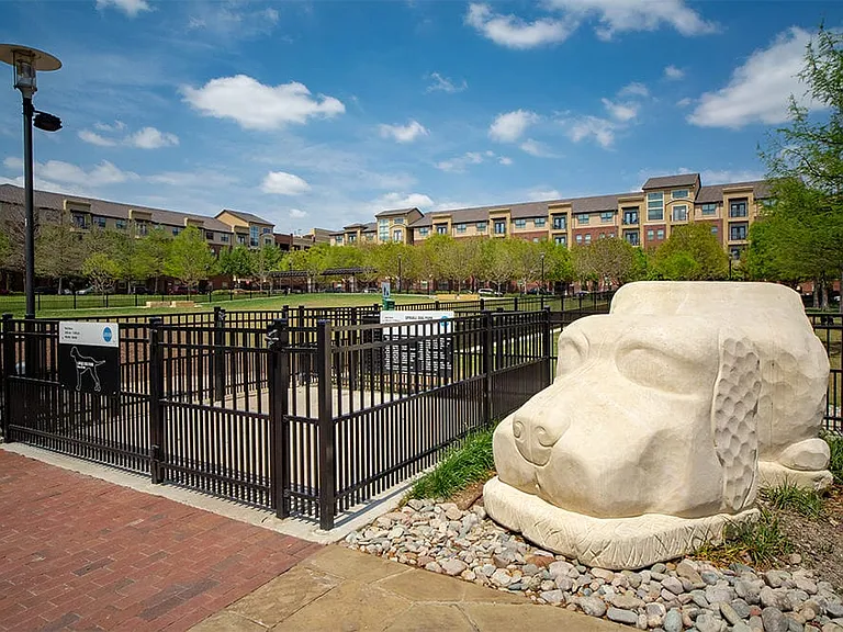 Cortland Addison Circle — Photo 32