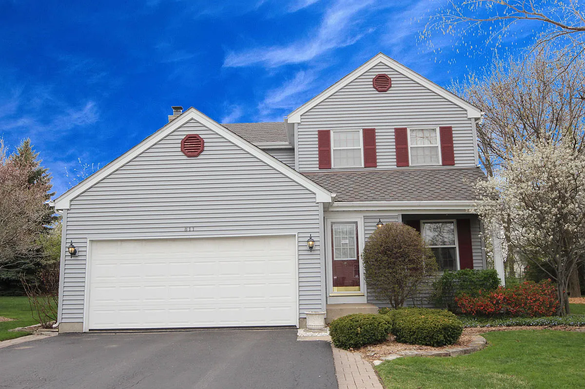 811 Interlaken Dr photo 1