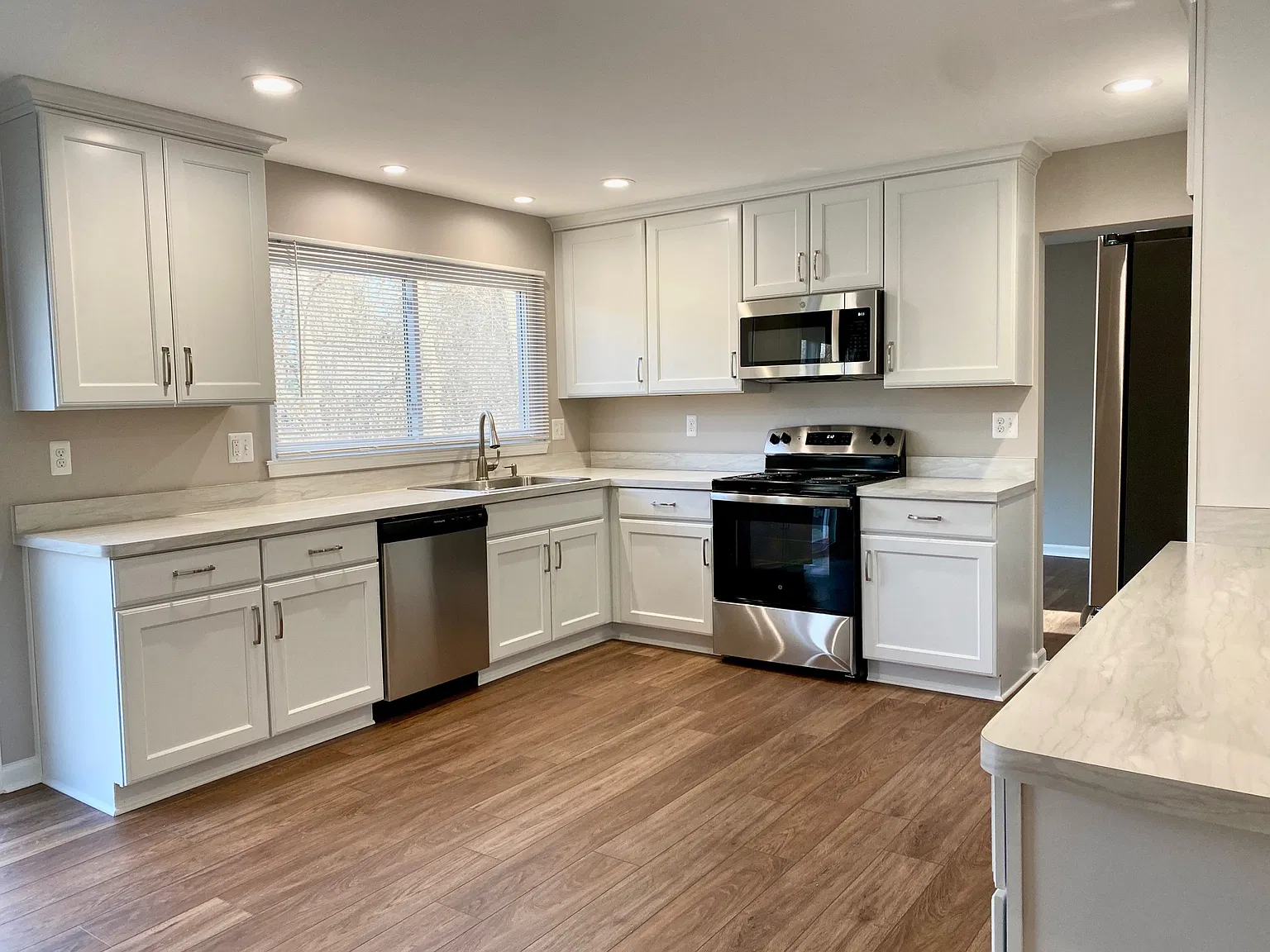 4 bed, 2.5 bath, 2648 sqft, $3,600 — Photo 2