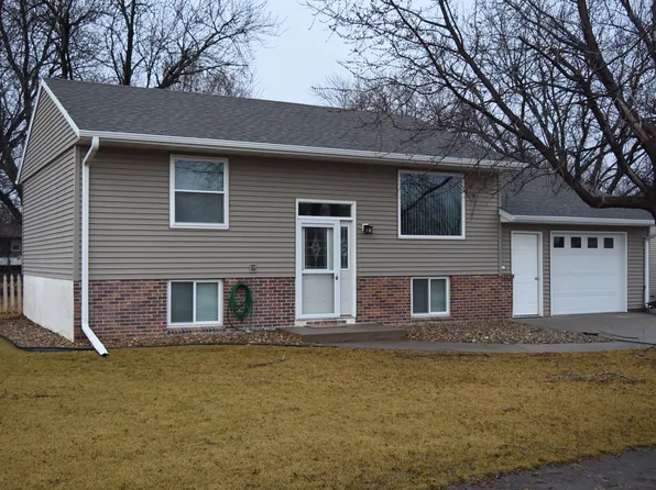 110 S 8th St, Aurora, NE 68818