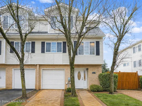 17 Red Cedar Ln, Staten Island, NY 10309