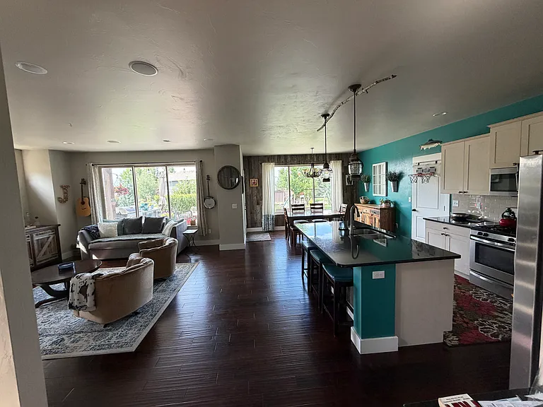 4871 Alpha Dr — Photo 2