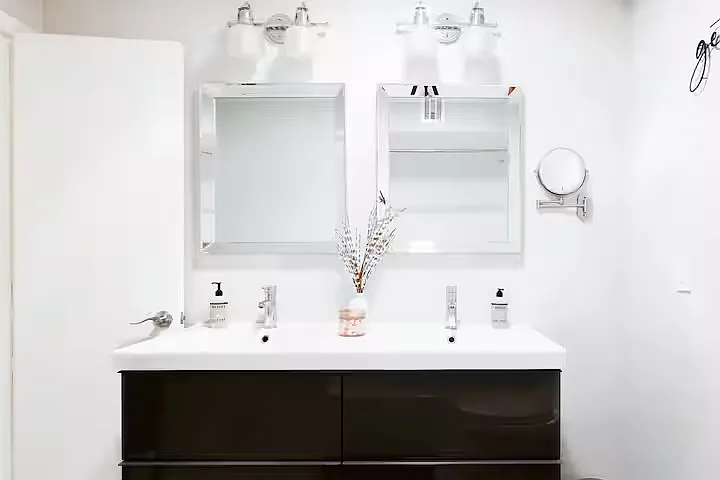 Hall/Bathroom #2