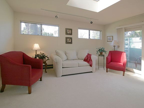5th image of 2079 Edgewood Dr