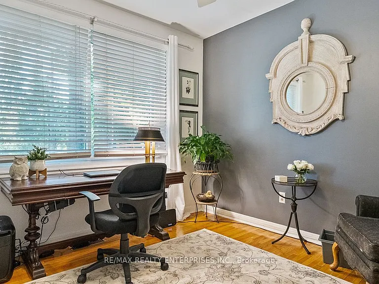 1373 Queen Victoria Ave — Photo 30