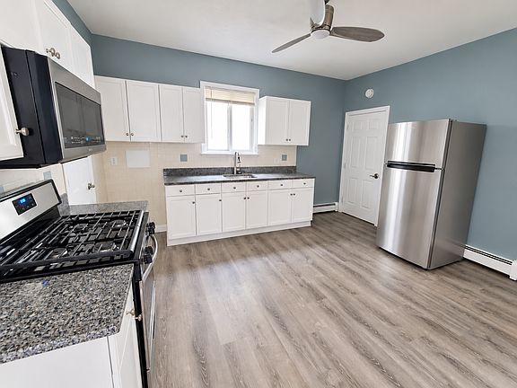 5th image of 129 Webster Ave APT 2