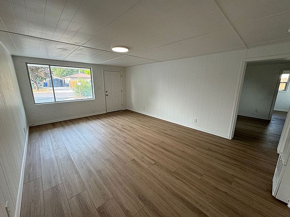 4th image of 1211 Blue Lakes Cir