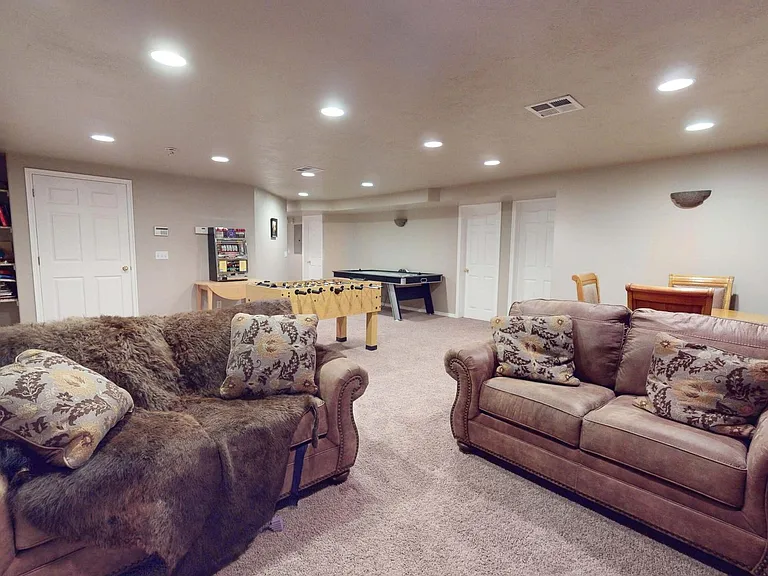 853 W Kestrel Ct — Photo 16