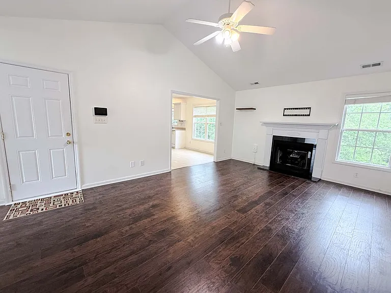 7704 Redwood Ave — Photo 3