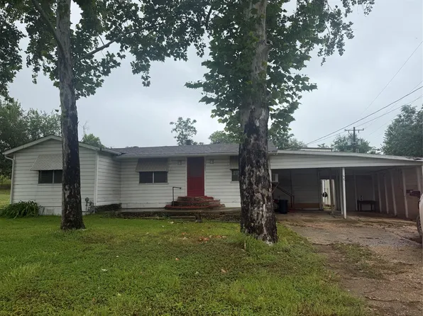 1825 E Pierce St, Luling, TX 78648