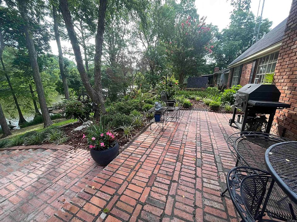 2nd image of 509 Stuart Island Rd