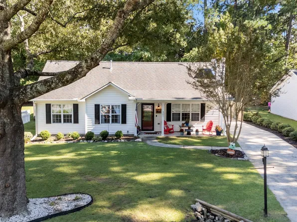 207 Fort Place Court, New Bern, NC 28560