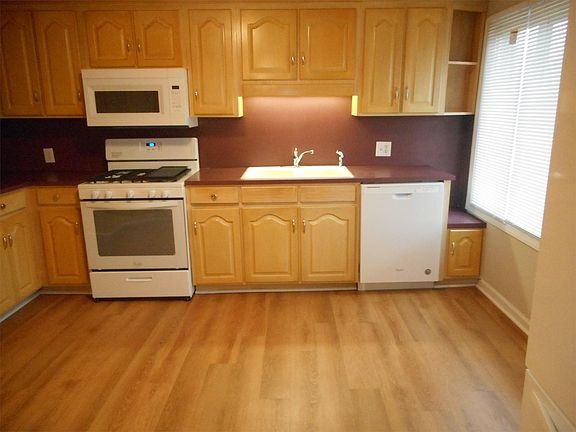 3rd image of 2724 Goble St