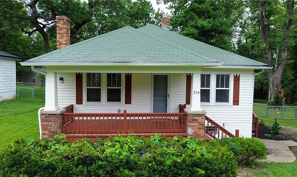 1st image of 714 E Gudgell Ave