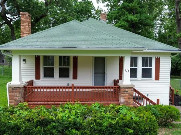 714 E Gudgell Ave, Independence, MO 64055