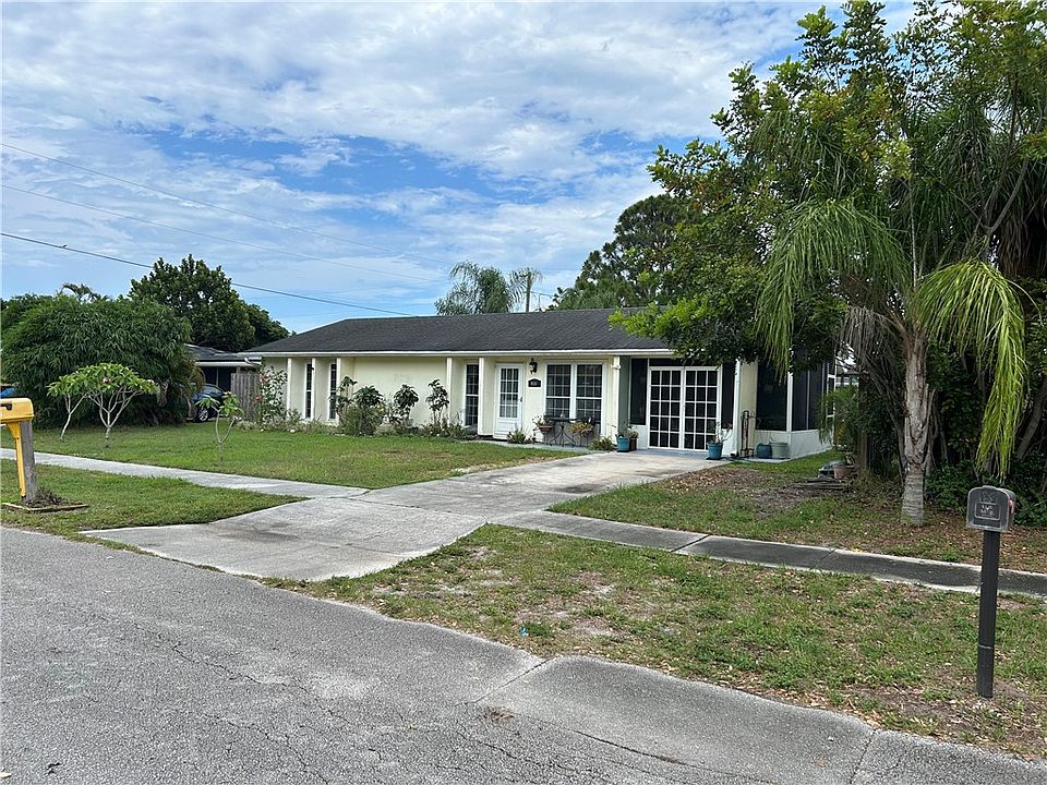 2nd image of 931 Canal Cir