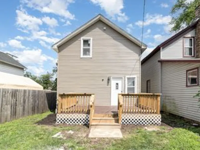 140 N Lindberg St — Photo 18