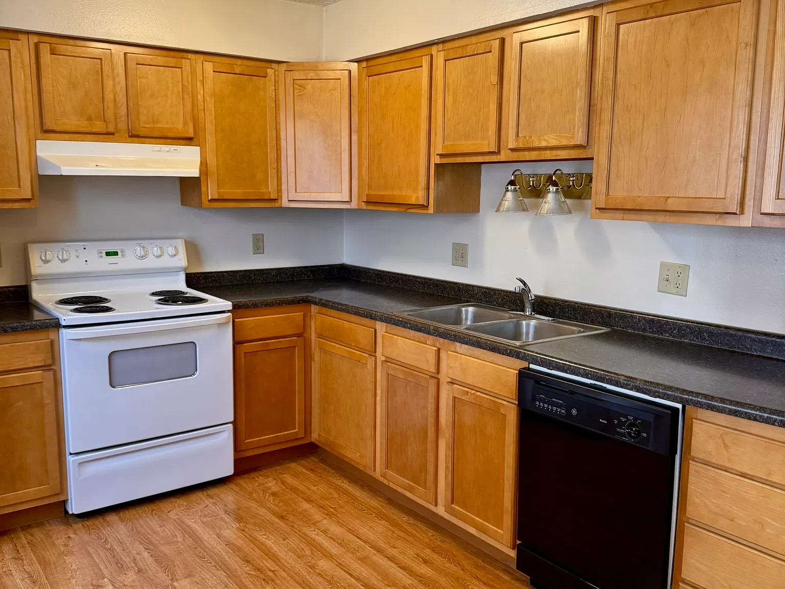 2 bed, $1,216 — Photo 2
