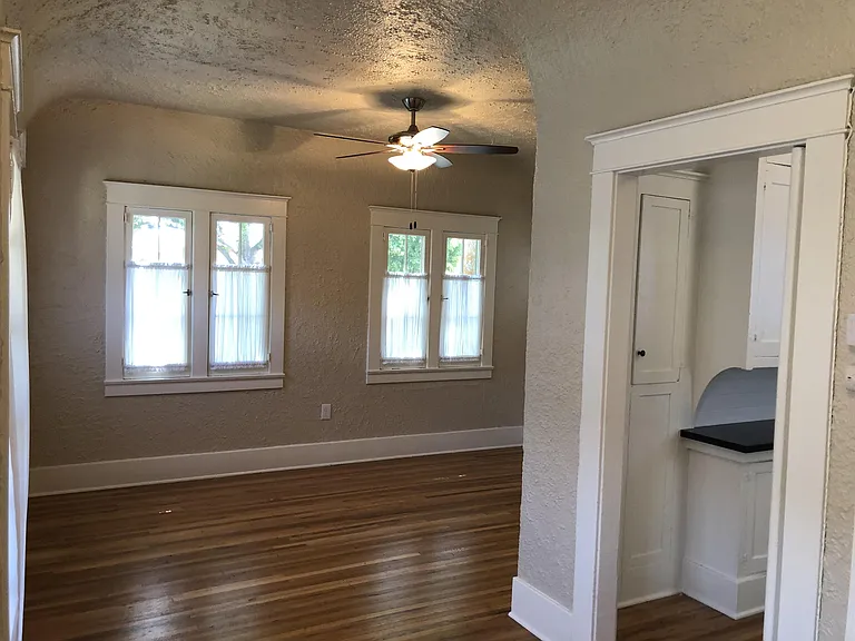 501 W Whiting Ave #8 — Photo 7