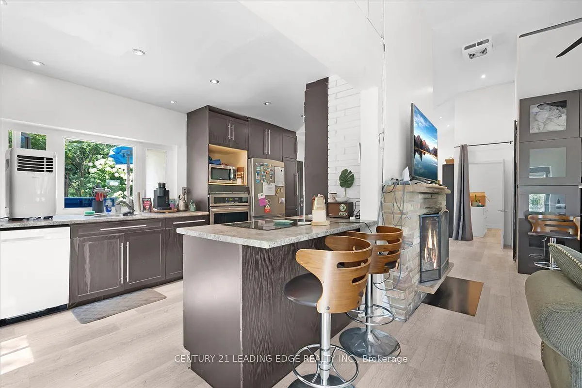 2 bed, $2,500 — Photo 4