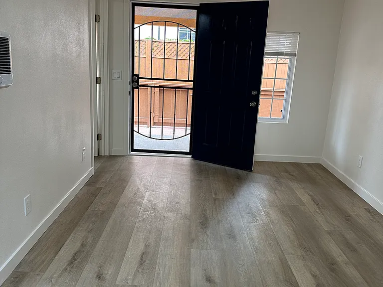 5066 Voltaire St #3 — Photo 10