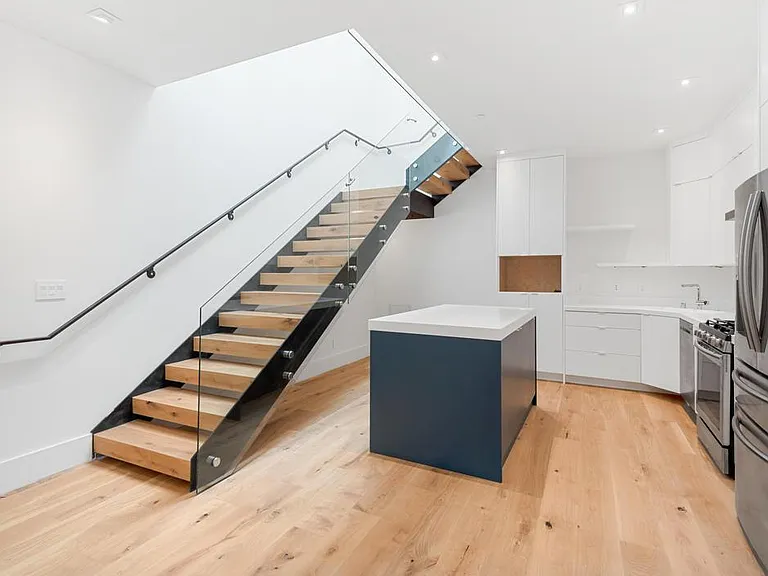 807 Treat Ave — Photo 1