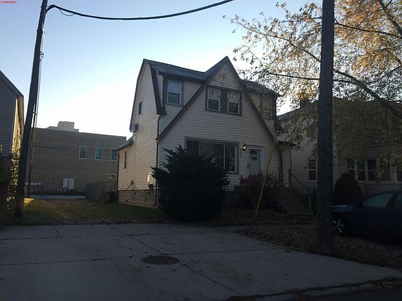 3rd image of 2333 1st St