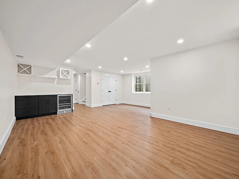 11 Jasset St #11 — Photo 46
