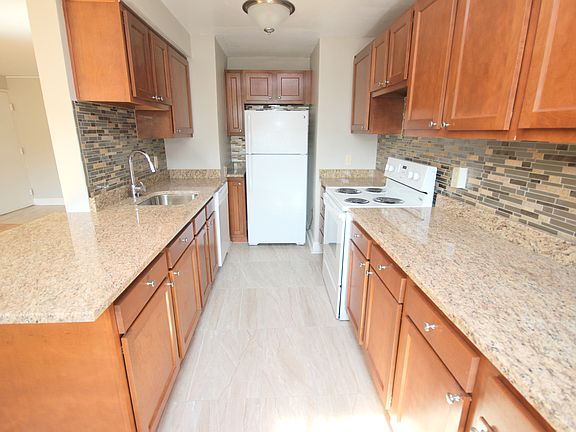 Hardwood 2 Bedroom