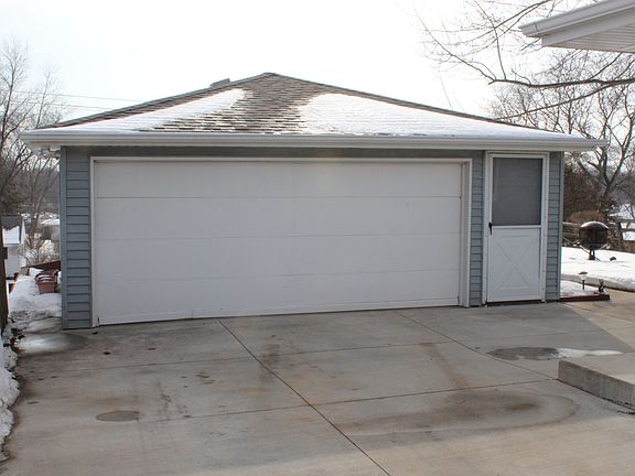 2 Car Garage 