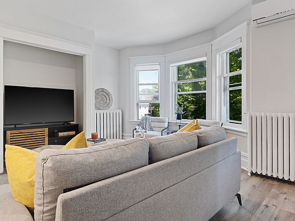 5th image of 360 Friel St #871472