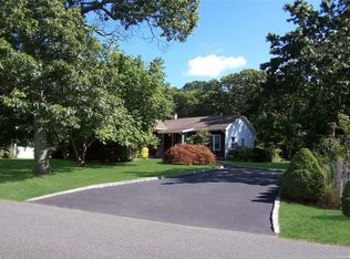91 Hammond Ln, Centereach, NY 11720