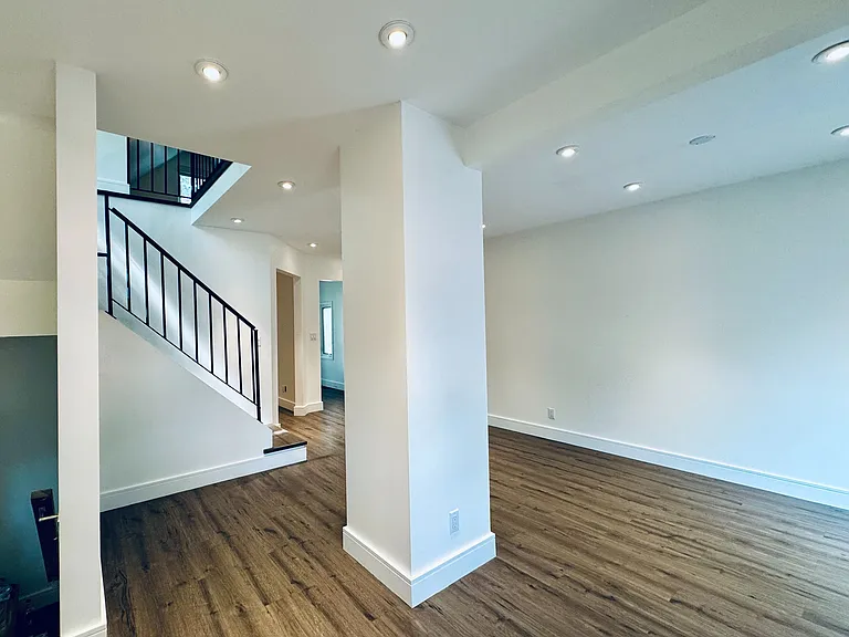 37 White Ave — Photo 21