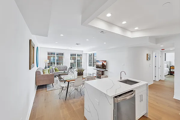 Sold by Amorelli Realty | media 8