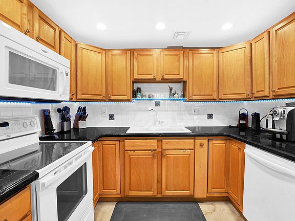 4th image of 2112 Oakridge V #2112