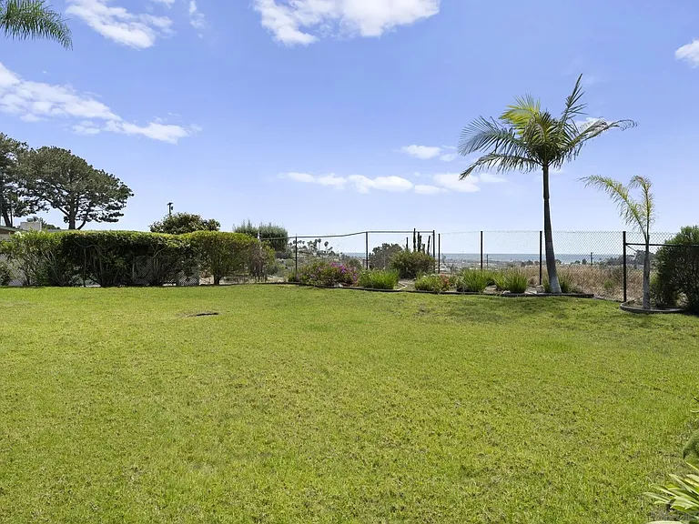 683 Marine View Ave — Photo 11