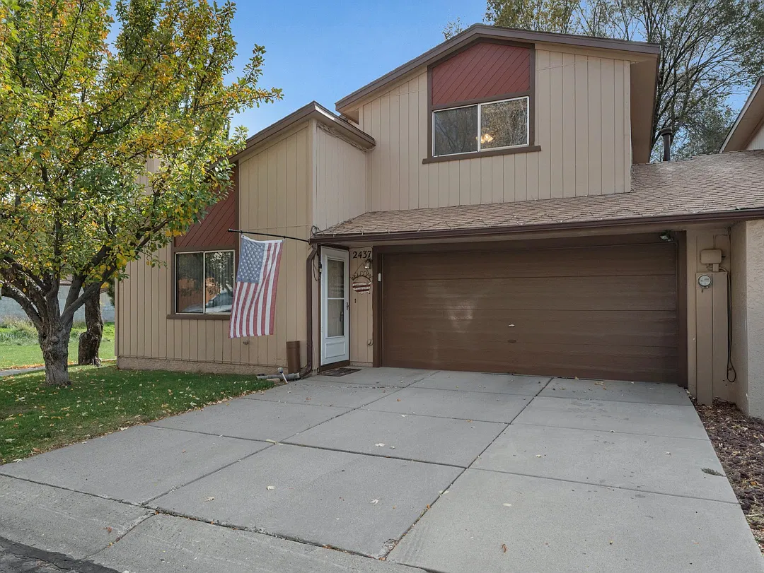 4 bed, 2.5 bath, 1593 sqft, $2,500 — Photo 2