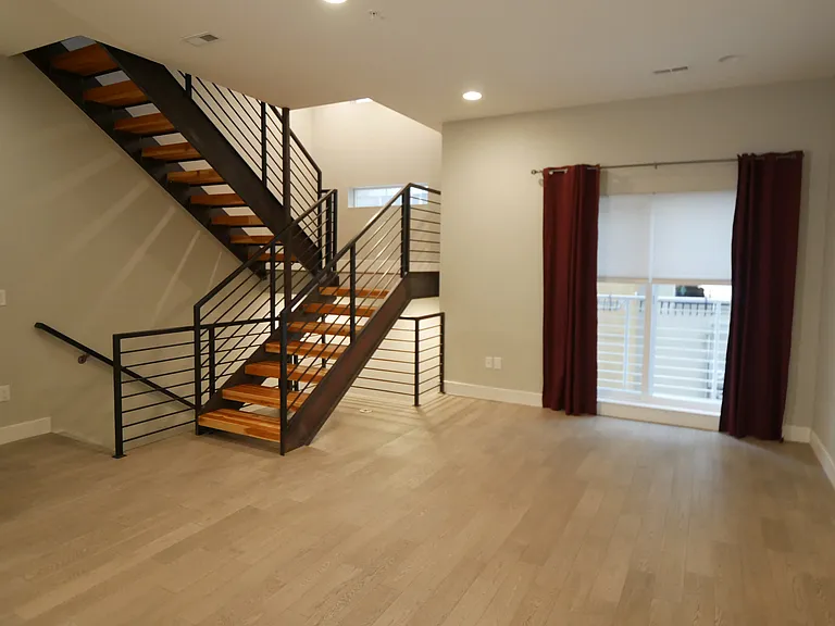2nd Floor Living/Dining Area