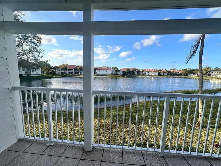 160 Cypress Point Dr — Photo 2