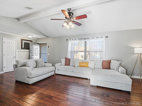 5th image of 1113 W Durham St