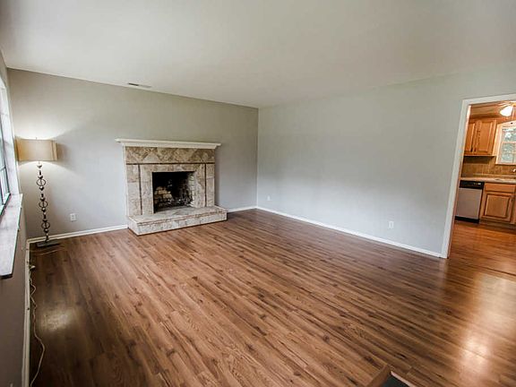 4th image of 513 W Meadecrest Dr