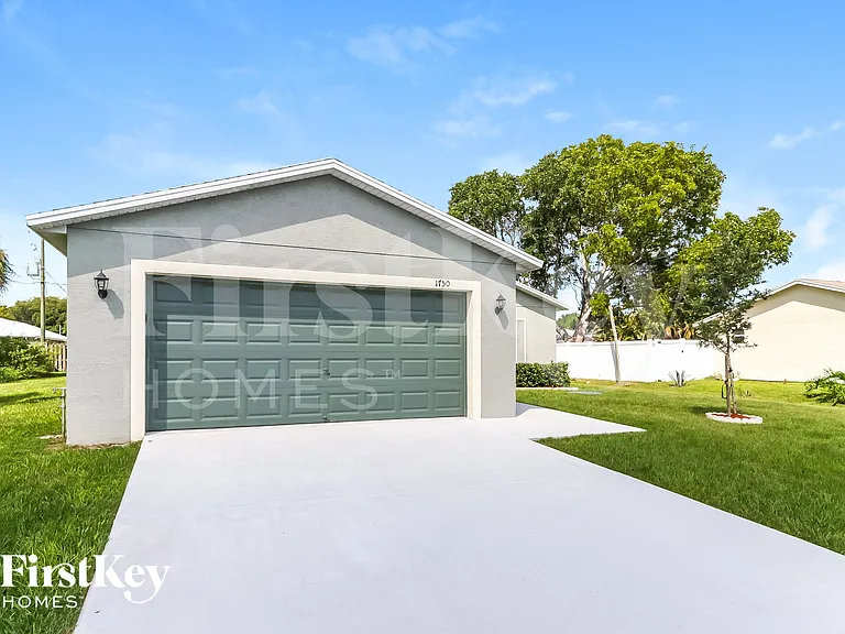1750 SW Hampshire Ln — Photo 1